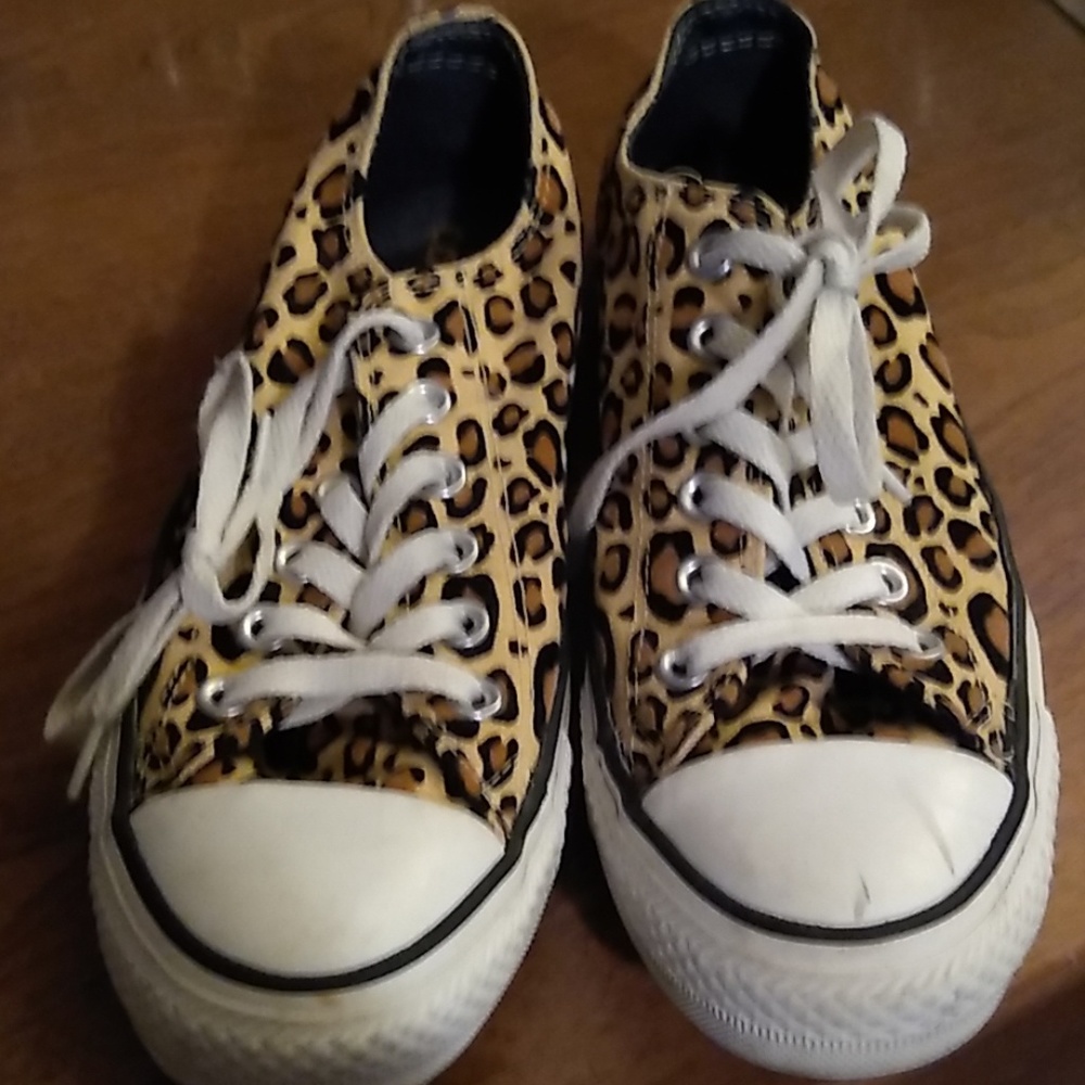 Leopard print converse size 8 womens